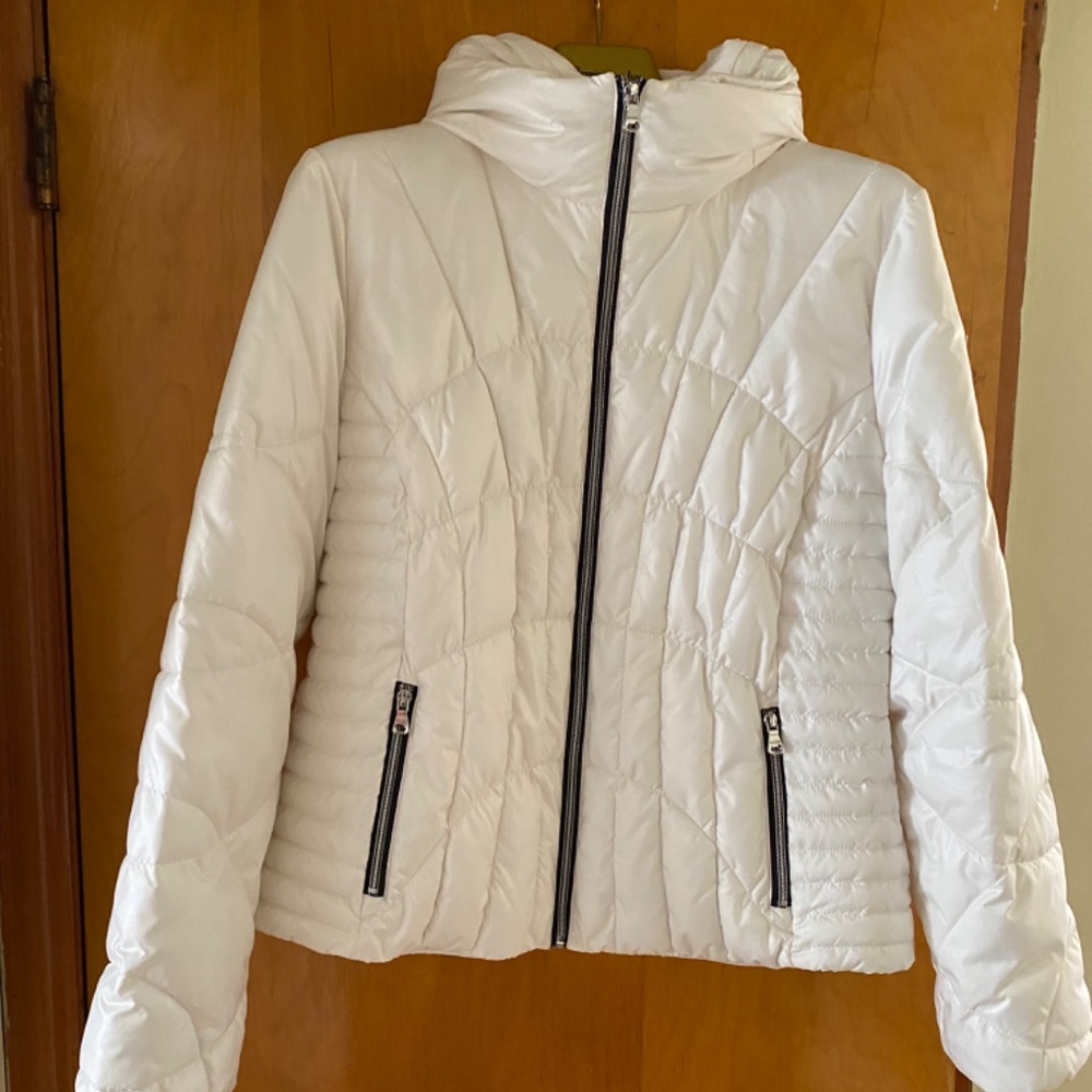 Guess Women’s Puffer Jacket - Picture 6 of 9